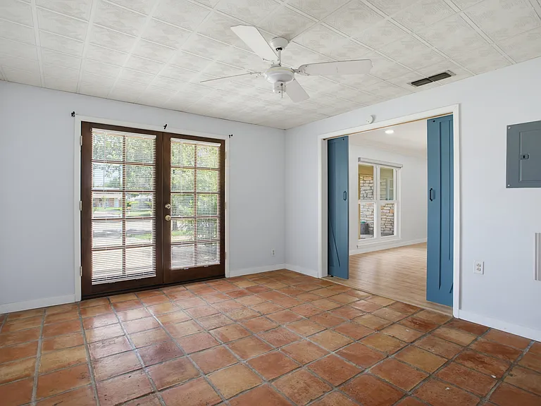 8315 Castlecreek Dr — Photo 12