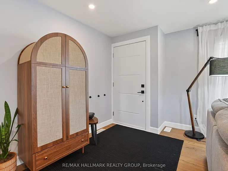 1583 Maxime St — Photo 3