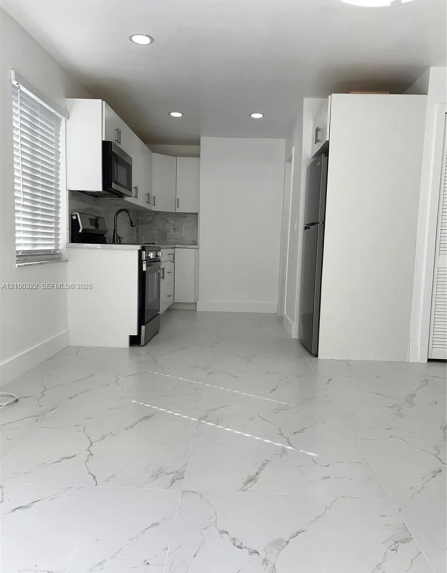 Amnd Miami Suburban Acres — Photo 3