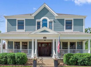 490 Ridgewood Ave, Glen Ellyn, IL 60137