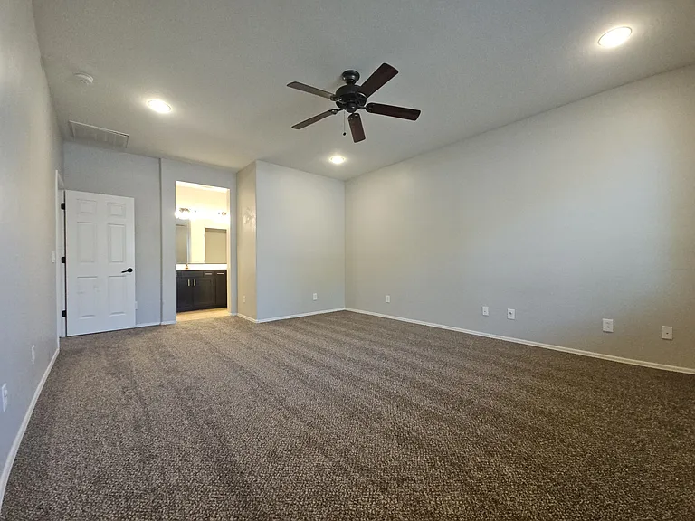 3242 E Rochelle St — Photo 12
