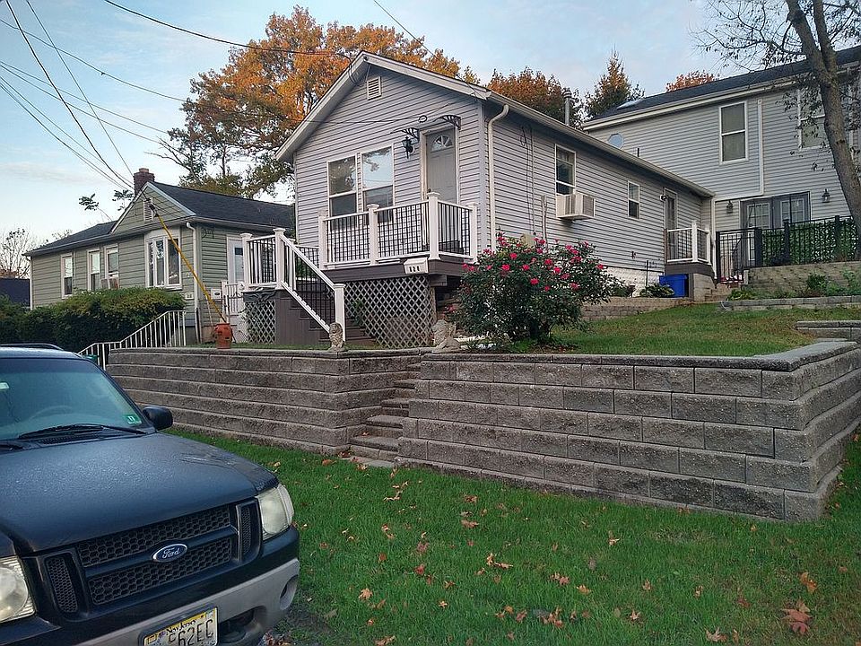 2nd image of 820 Forest Ave