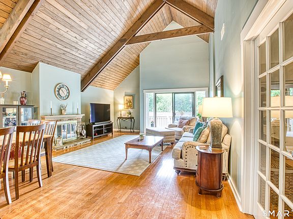 4th image of 13 Algonquin Lane #B