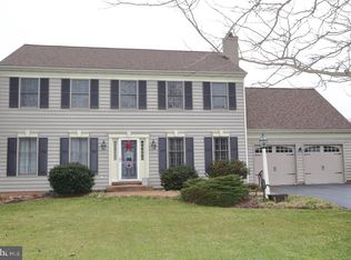 15 Field Ln, Lititz, PA 17543