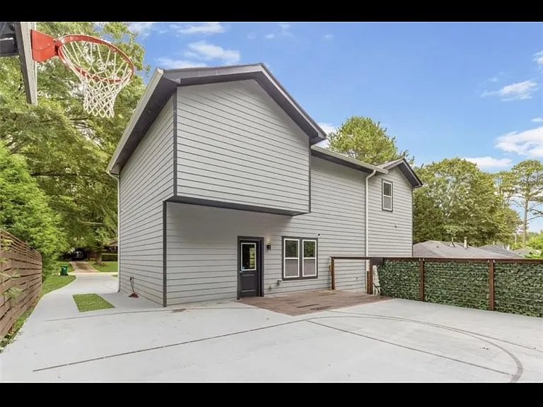 2039 Glendale Dr — Photo 37