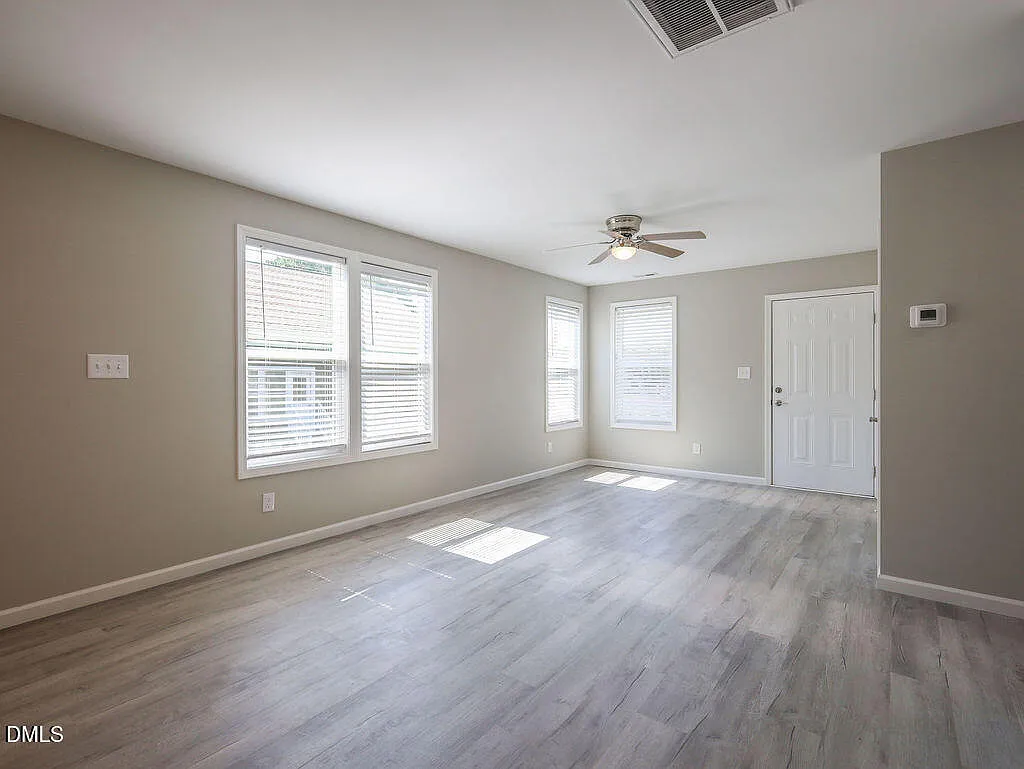 3 bed, 3.5 bath, $2,390 — Photo 4
