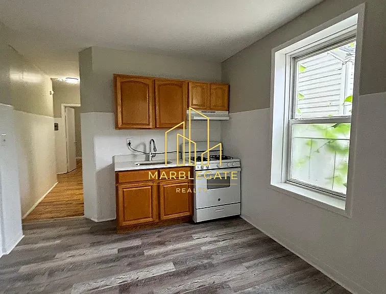 76 N 9th St #11 — Photo 1
