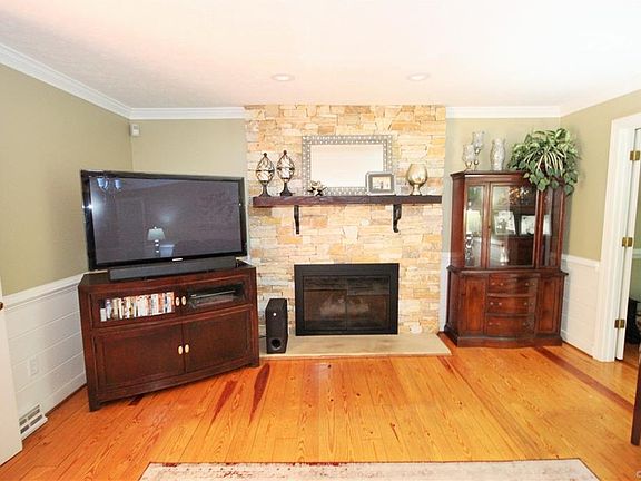 3rd image of 9467 Blakeridge Ave