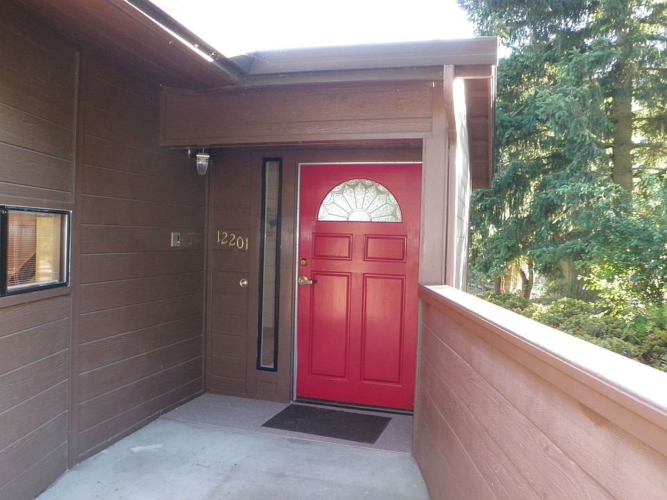 Welcome to 12201 Skyline