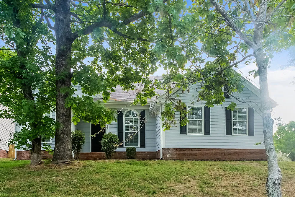 3 bed, 2.0 bath, 1477 sqft, $2,080 — Photo 3