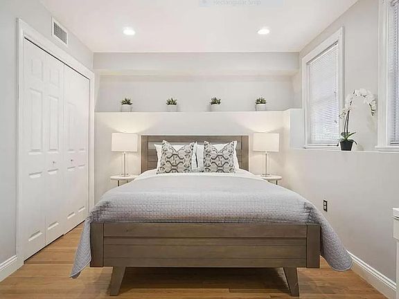 4th image of 192 Sydney St APT A
