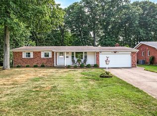 25 Lake Shore Dr, Struthers, OH 44471