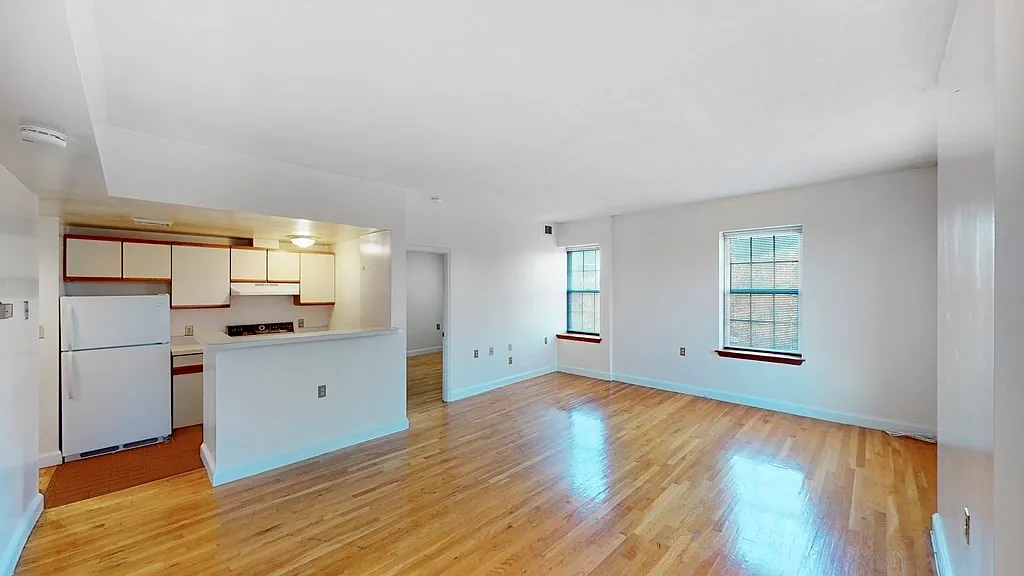 2 bed, 1.0 bath, 813 sqft, $2,700 — Photo 3