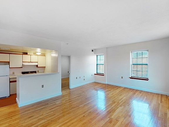 3rd image of 14 John Eliot Sq APT 4E