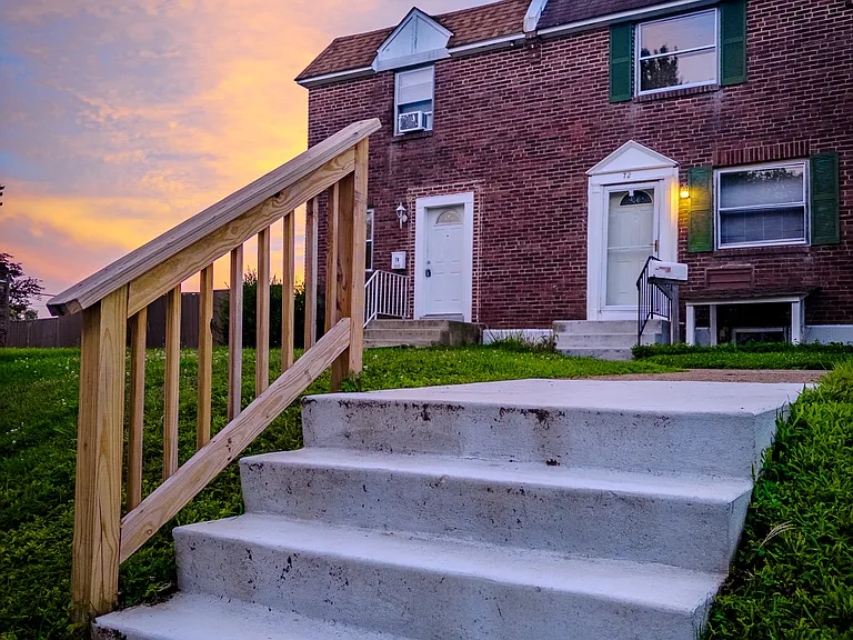 72 Madison Dr — Photo 1