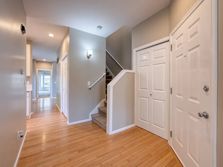 This townhome is freshly painted carpet is professionally cleaned