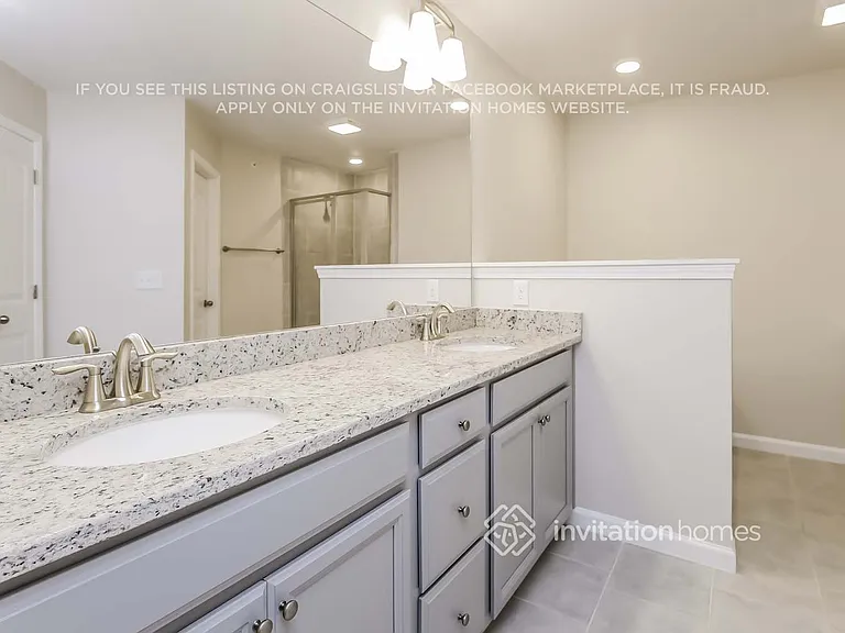 402 Montclair Ct — Photo 12