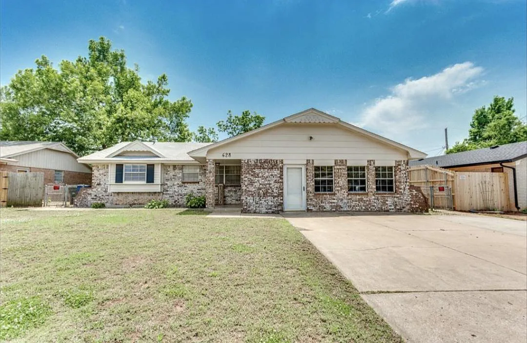 4 bed, 1.5 bath, 1591 sqft, $1,695 — Photo 3