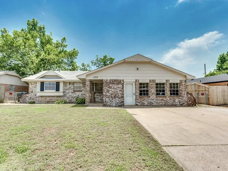 628 Sunset Dr — Photo 3