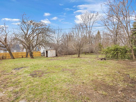 5th image of 8401 Fielding St