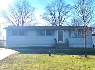 220 E Pleasant St, Sheridan, IL 60551