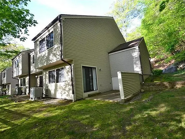11 Idlewood — Photo 2