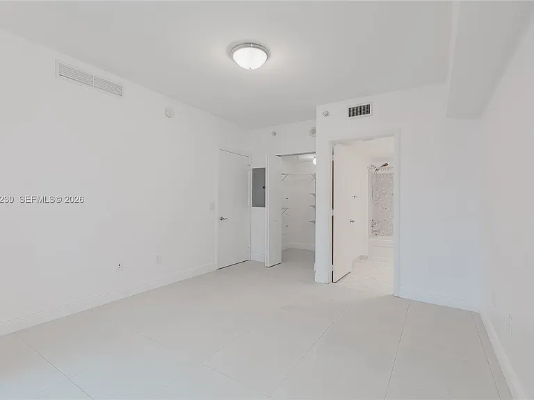 185 SW 7th St #2007 — Photo 16