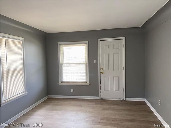 4th image of 17930 Ruth St
