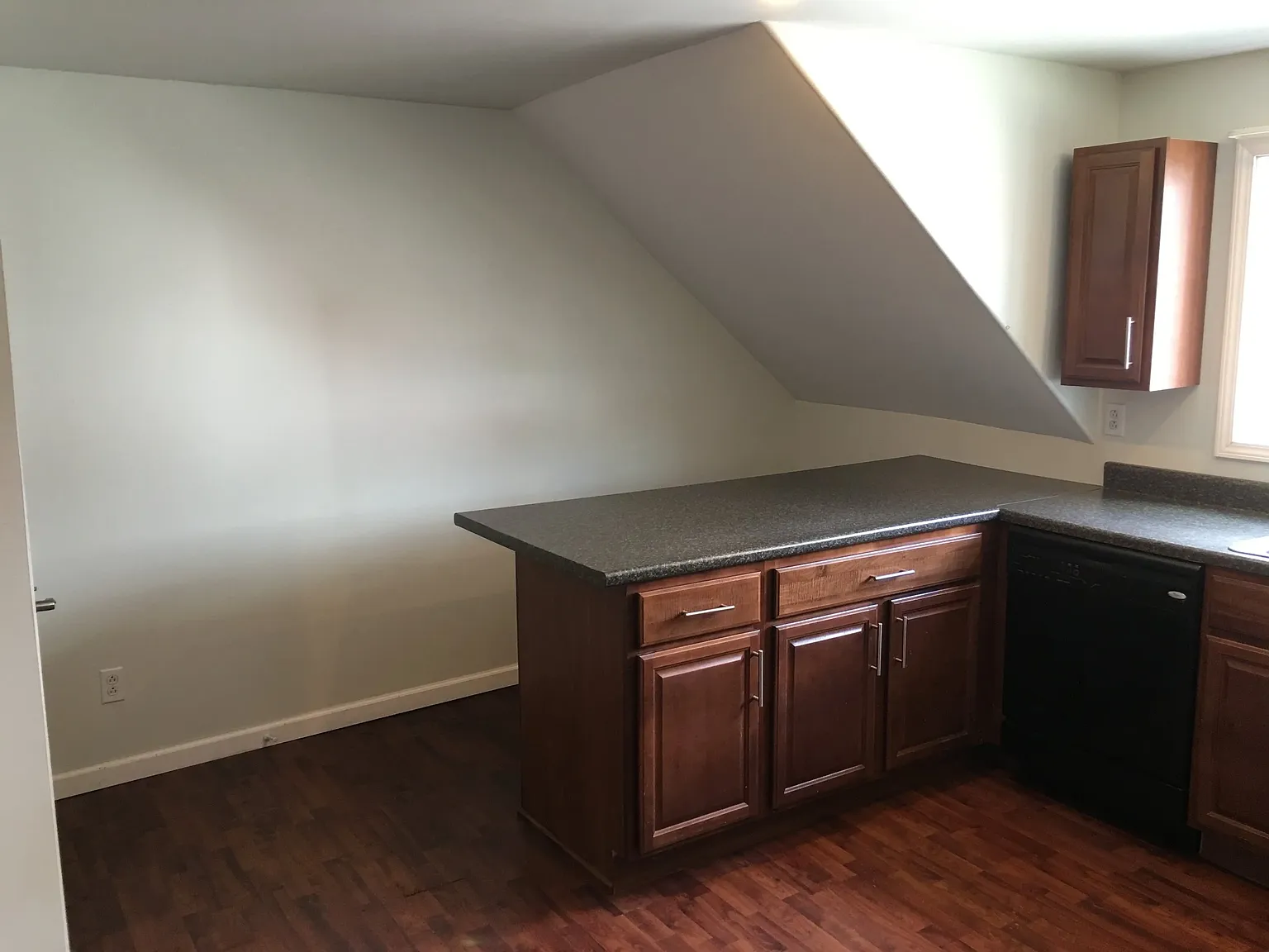 2 bed, 715 sqft, $1,290 — Photo 3