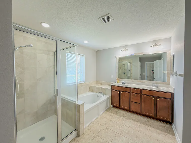 508 Howland Dr — Photo 12