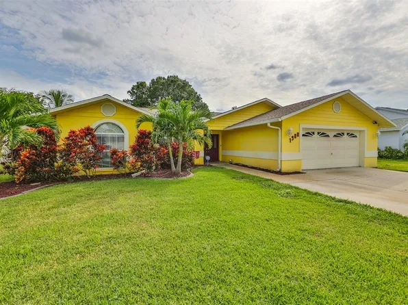 1900 Glen Lakes Blvd N, Saint Petersburg, FL 33702