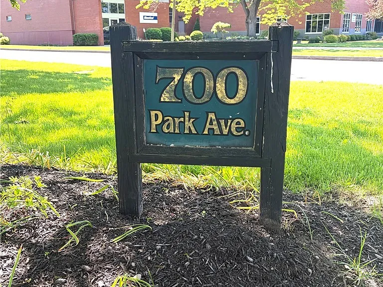 700 Park Ave — Photo 2