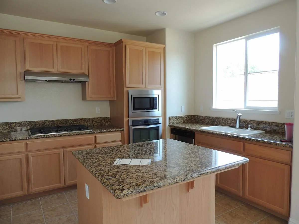 2618 Wisteria Way — Photo 4