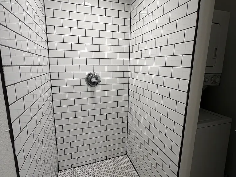 1624 N Blackwelder Ave #J — Photo 11