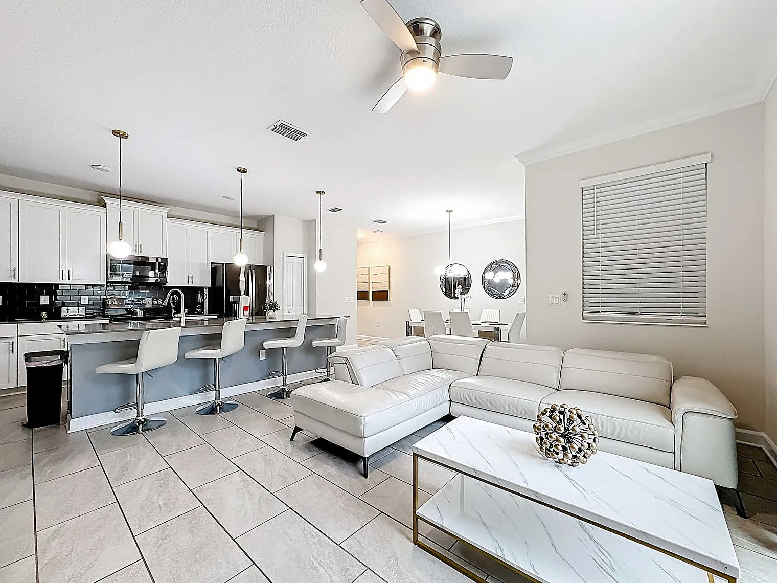 4 bed, 3.0 bath, 1905 sqft, $3,471 — Photo 4