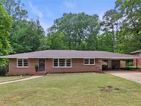 3rd image of 3707 Mayfair Dr