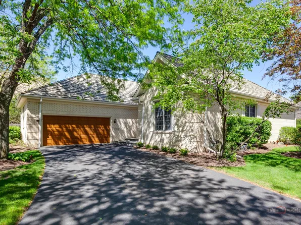 4 Groton Ct, Lincolnshire, IL 60069