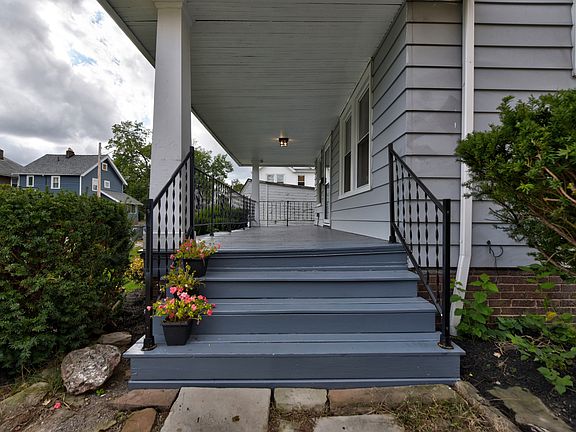 2nd image of 15304 Lanning Ave