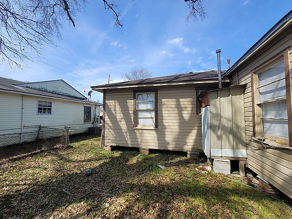 3rd image of 6120 Cove Dr