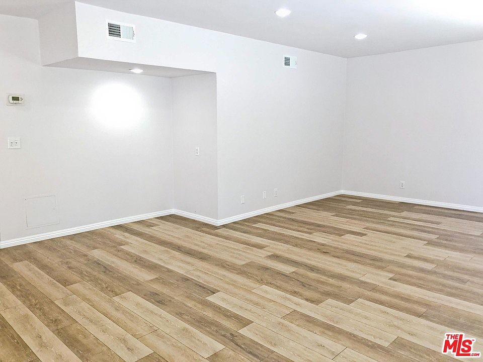 1st image of 628 Huntley Dr