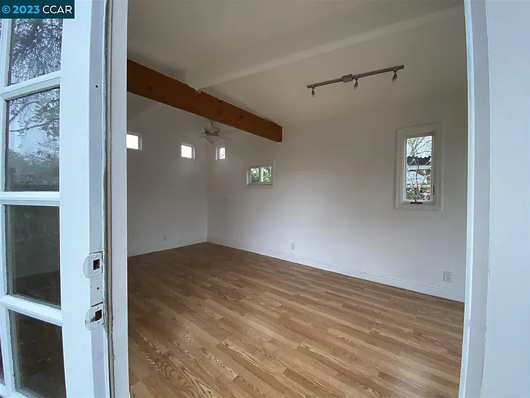 1414 San Carlos Ave — Photo 31