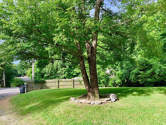 2nd image of 126 Valley View Cir