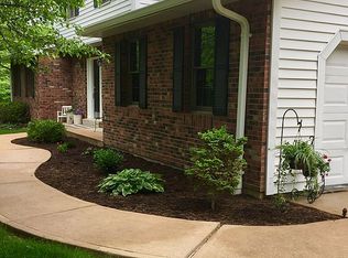 1806 Shiloh Woods Rd, Chesterfield, MO 63005