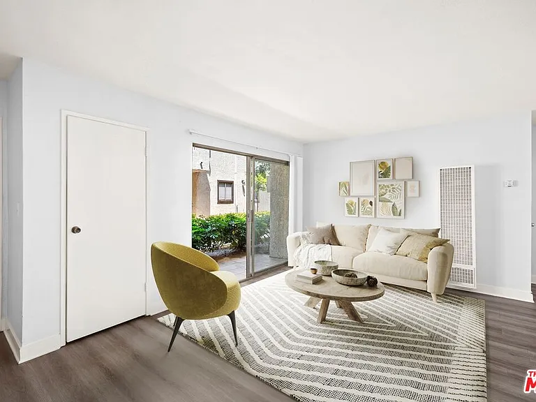 18530 Hatteras St #115 — Photo 3