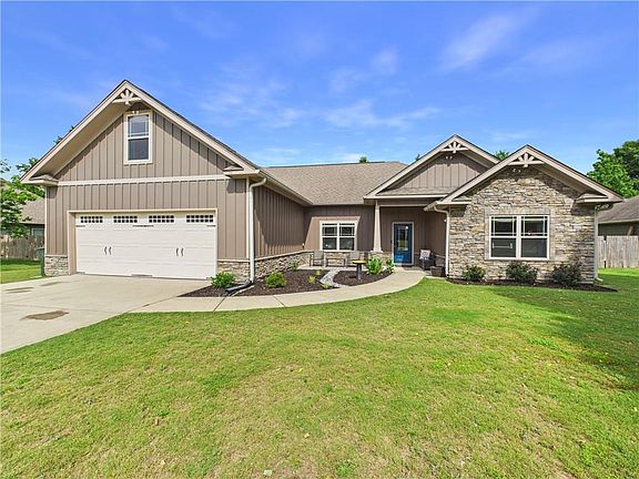 2nd image of 38 Winter Hawk Dr