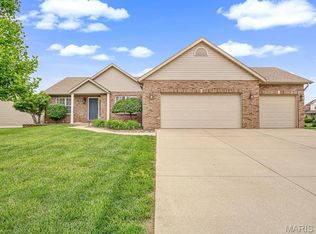 30 Meadowbrooke Dr, Troy, IL 62294