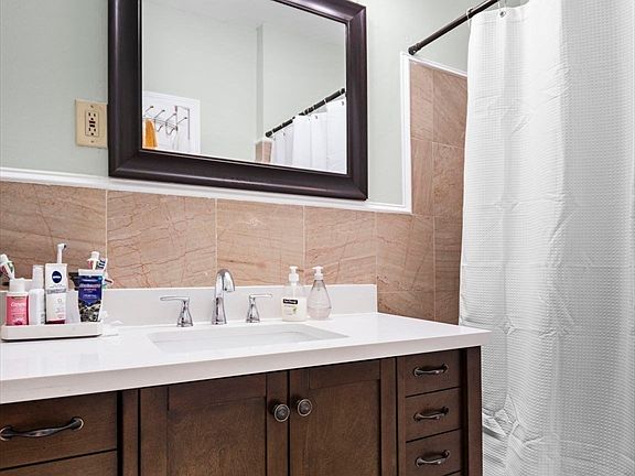 3rd image of 17 Kensington Park APT 3
