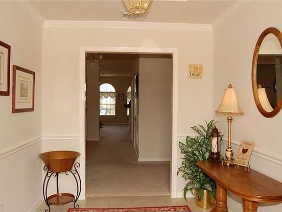 2nd image of 422 Jessamine Way