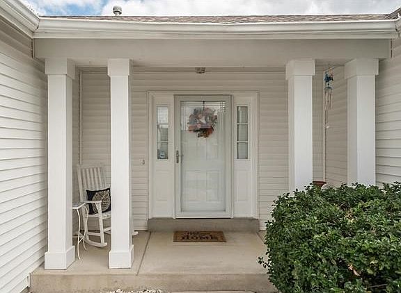 Covered porch welcomes you. Inside you will find a Large Vaulted Great Room, Open Kitchen, Main floor Master Suite and so much more!