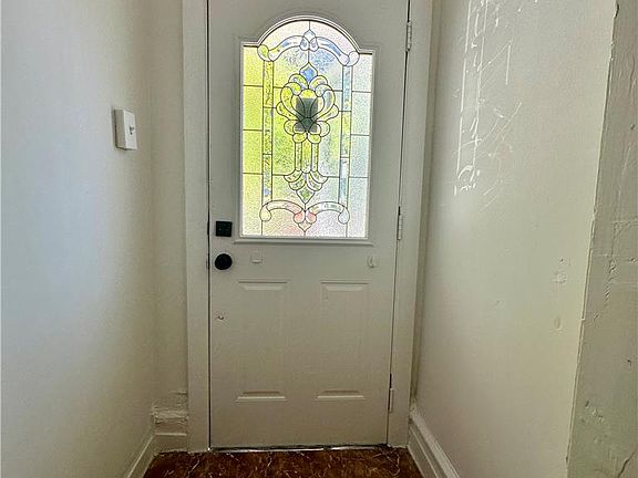 5th image of 129 W Allen St